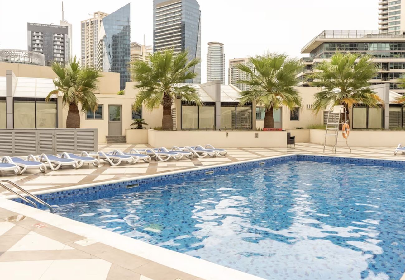 Ferienwohnung in Dubai - Direct Access to Marina Promenade | Vibrant Studio