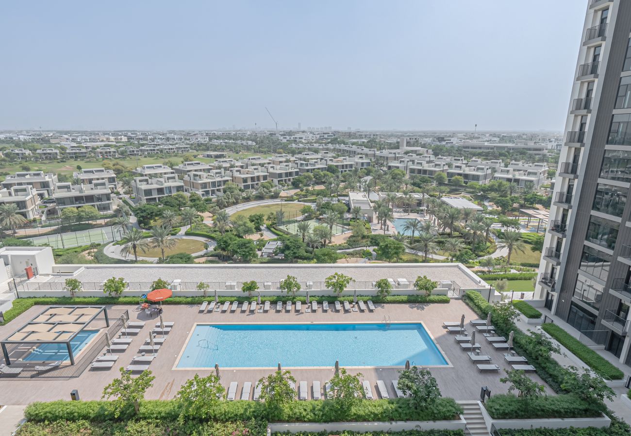 Ferienwohnung in Dubai - Luxurious 2BR | Pool and Golf Course View 