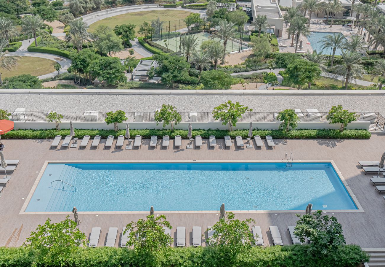 Ferienwohnung in Dubai - Luxurious 2BR | Pool and Golf Course View 