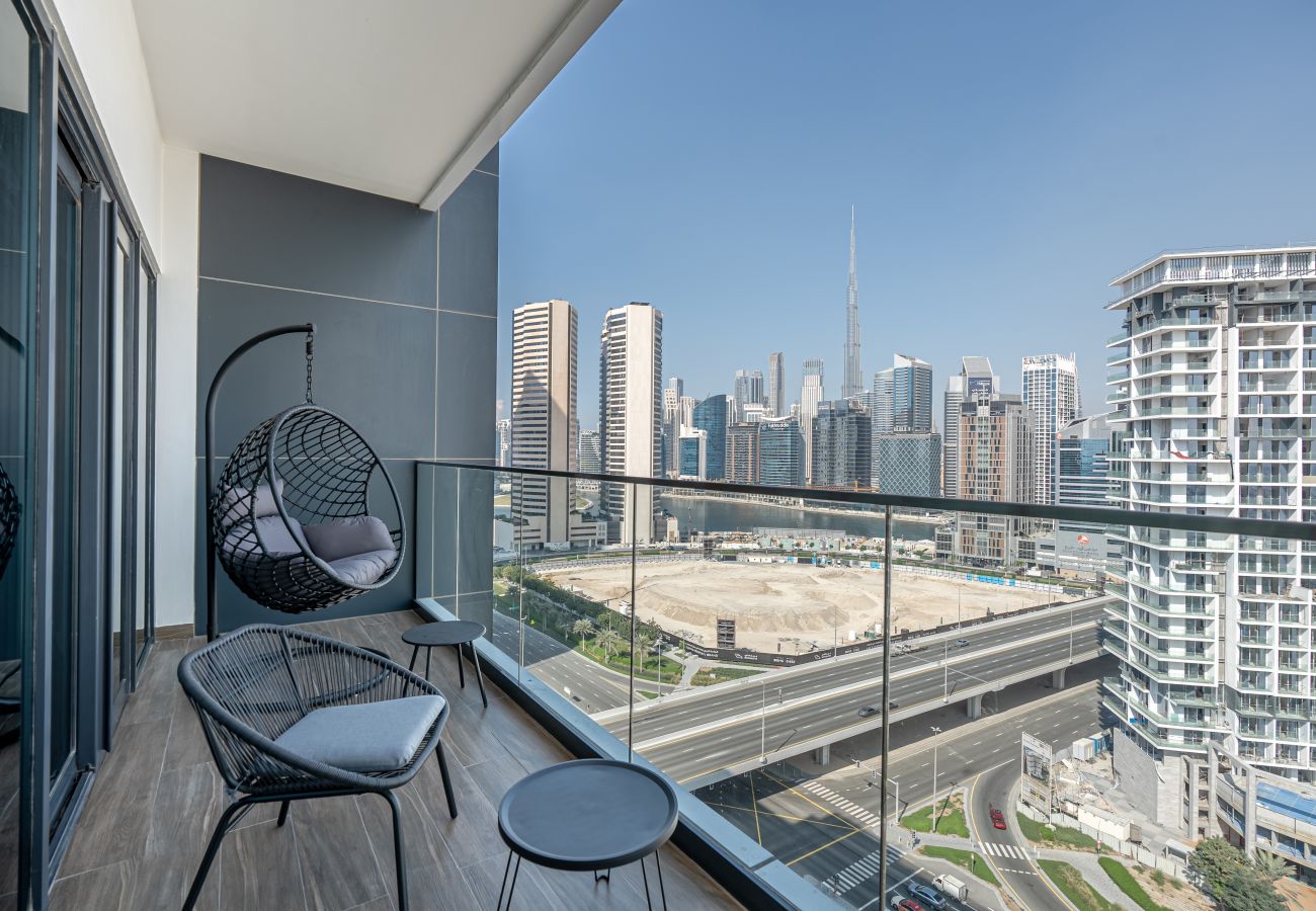 Ferienwohnung in Dubai - Stunning Burj Khalifa & Canal View | Contemporary