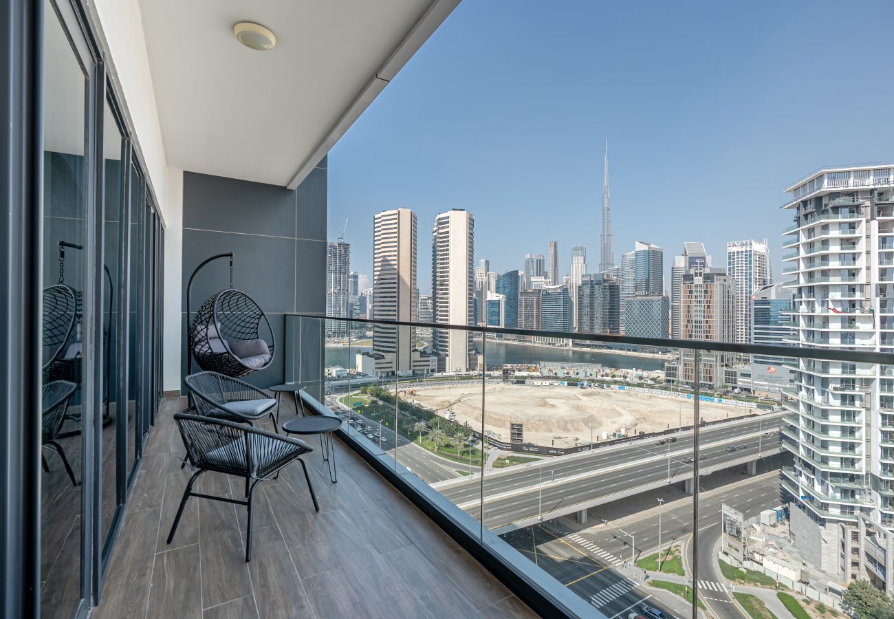 Ferienwohnung in Dubai - Stunning Burj Khalifa & Canal View | Contemporary