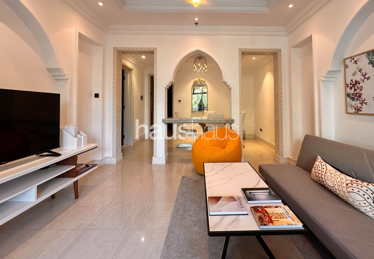 Ferienwohnung in Dubai - Near Burj Khalifa | Arabian-inspired Community