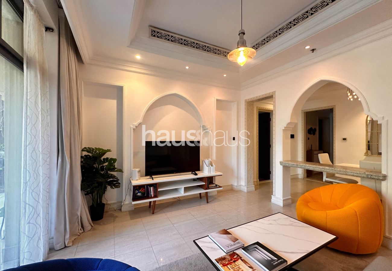 Ferienwohnung in Dubai - Near Burj Khalifa | Arabian-inspired Community