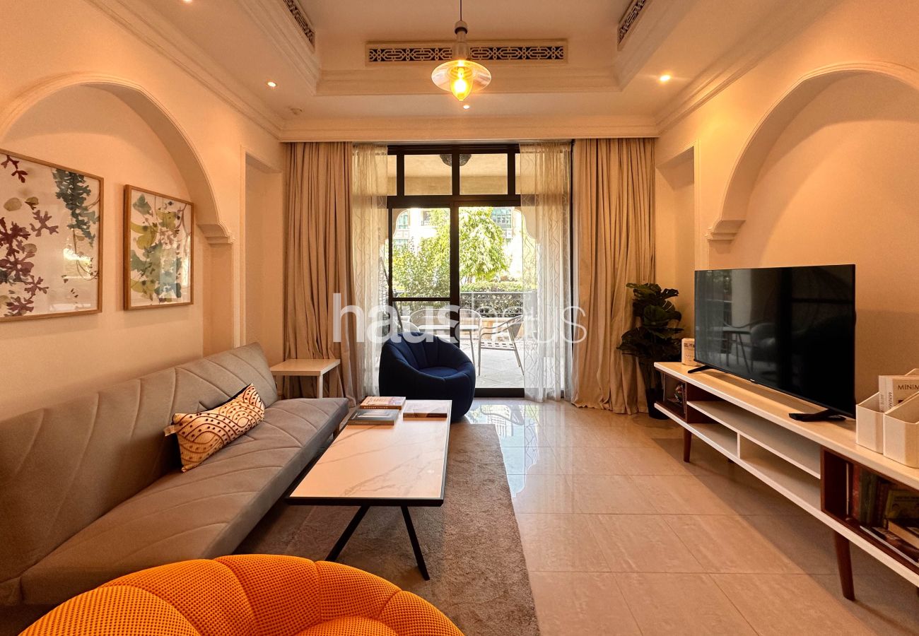 Ferienwohnung in Dubai - Near Burj Khalifa | Arabian-inspired Community