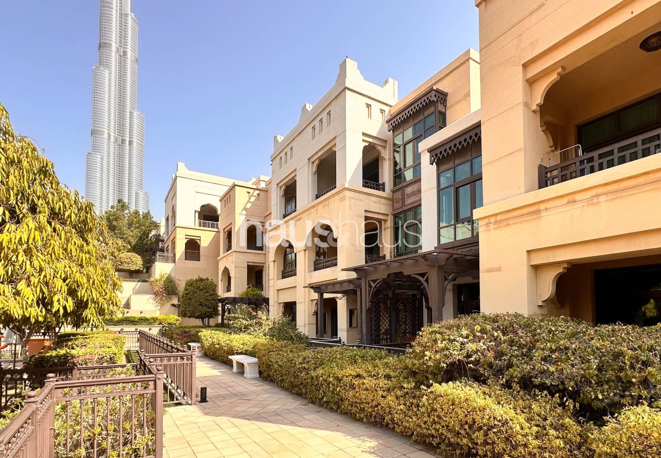 Ferienwohnung in Dubai - Near Burj Khalifa | Arabian-inspired Community