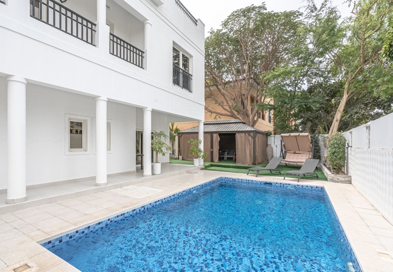 Villa in Dubai - Perfect for Families | Private Pool | Vast 5BR