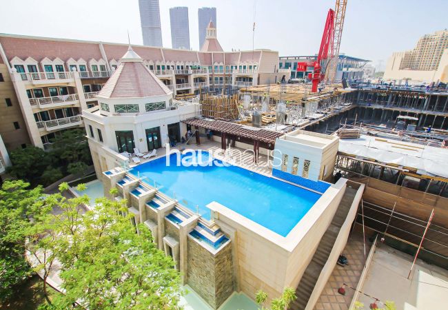 Apartamento en Dubai -  balcón | Vista piscina | Apartamento acogedor