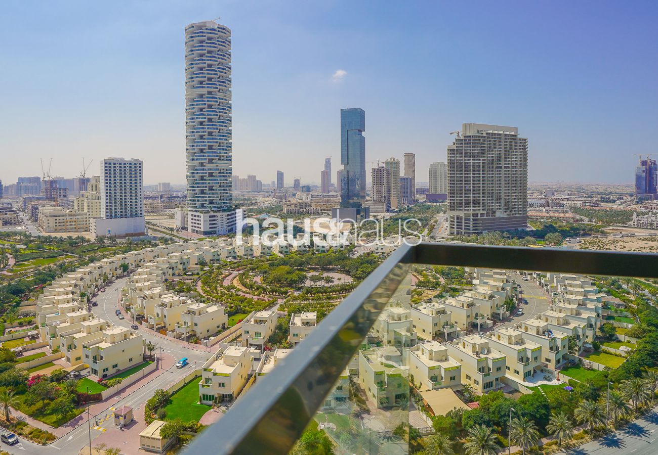 Apartamento en Dubai - Relajante | Balcón | Apartamento con estilo