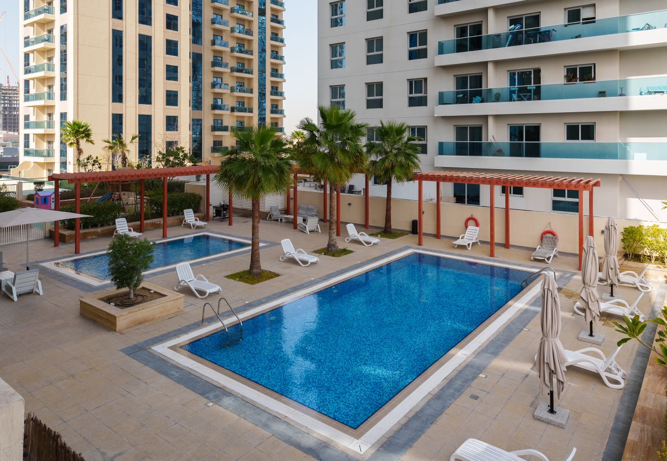 Apartamento en Dubai - Relajante | Balcón | Apartamento con estilo