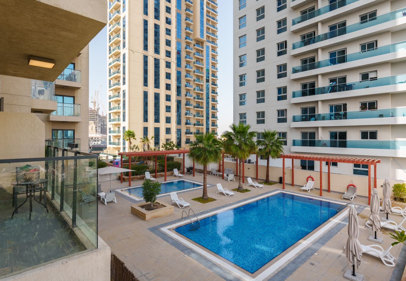 Apartamento en Dubai - Relajante | Balcón | Apartamento con estilo