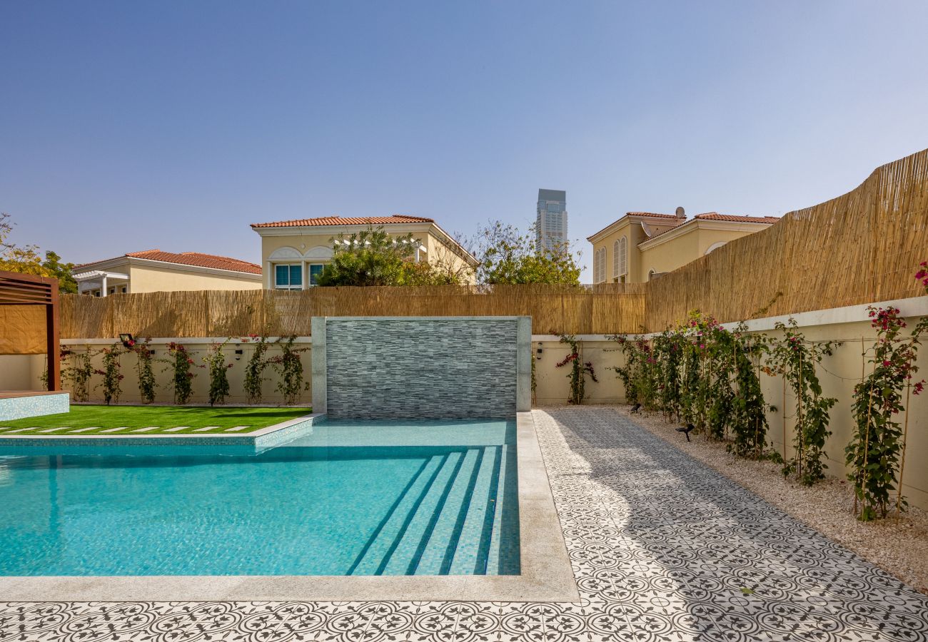 Villa en Dubai - Piscina Privada | Más Cuarto de servicio | Estilo de vida de lujo