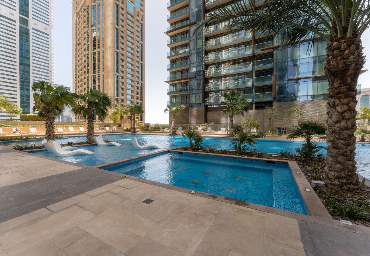 Apartamento en Dubai - Vista parcial al puerto deportivo | Sofisticado | De buen tono