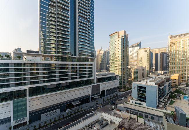 Apartamento en Dubai - Cerca del Metro | Recién Amueblado | Enorme