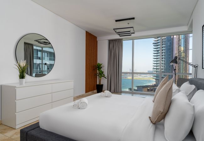 Apartamento en Dubai - City and Partial Sea View | Vast | Maid's Room