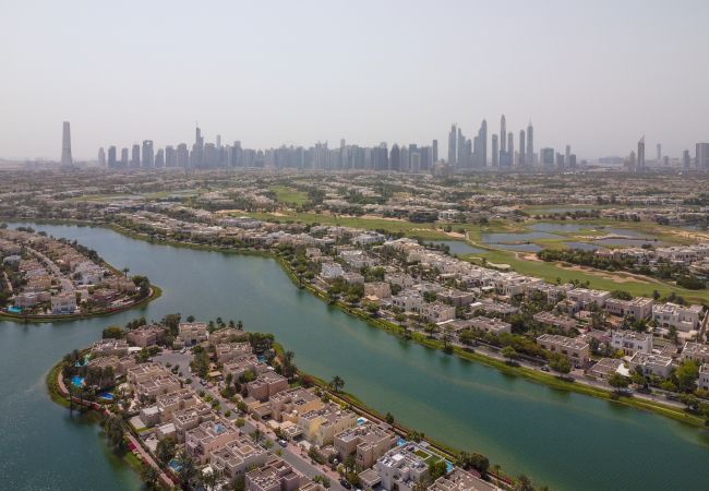 Villa en Dubai - Villa tranquila | Jardín | Comunidad cerrada