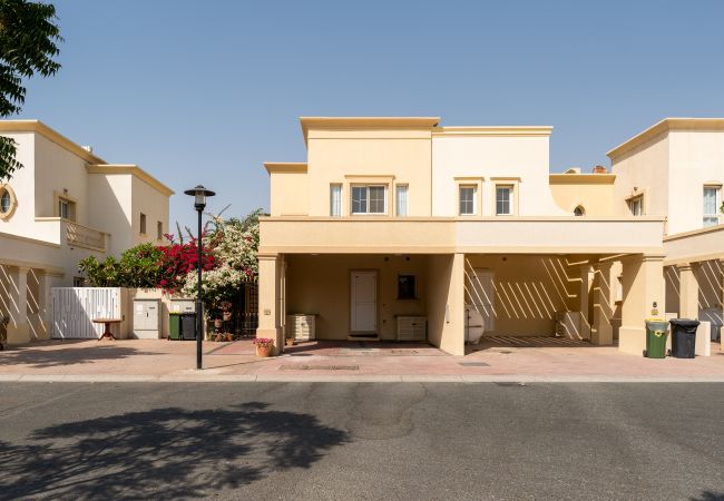 Villa en Dubai - Villa tranquila | Jardín | Comunidad cerrada
