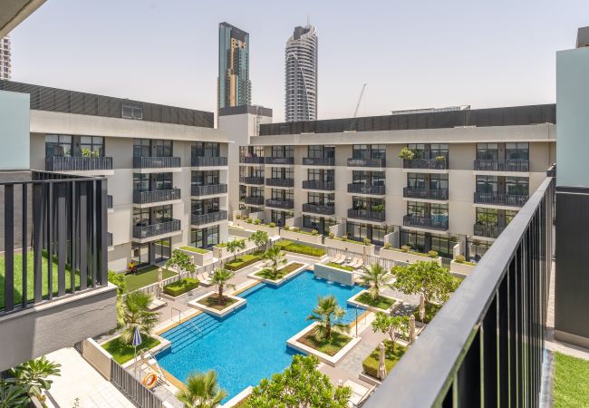 Apartamento en Dubai - Preciosa vista a la piscina | Cuarto de Servicio | Sofisticado