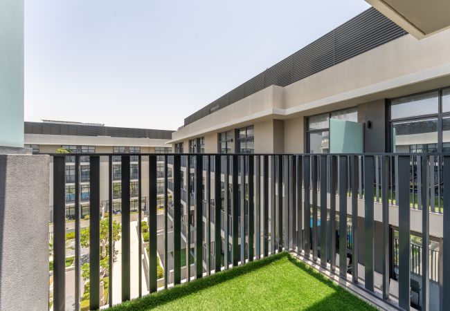 Apartamento en Dubai - Preciosa vista a la piscina | Cuarto de Servicio | Sofisticado