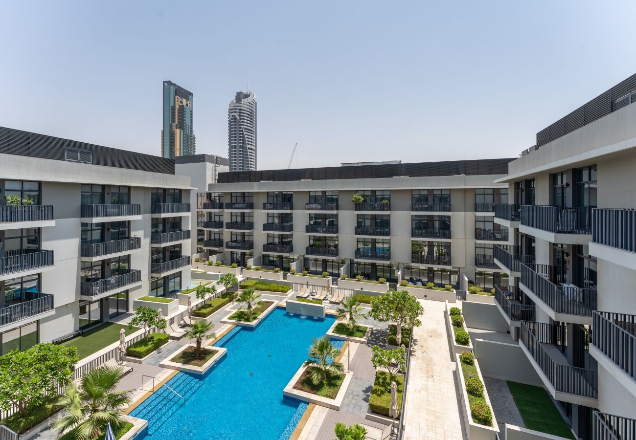 Apartamento en Dubai - Preciosa vista a la piscina | Cuarto de Servicio | Sofisticado