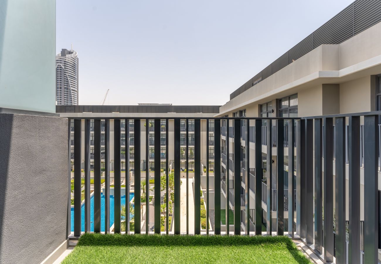 Apartamento en Dubai - Preciosa vista a la piscina | Cuarto de Servicio | Sofisticado