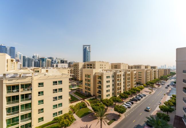 Apartamento en Dubai - Amplio 1BR | Exquisitamente amueblado Tranquilo