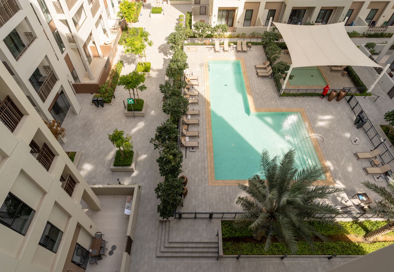 Apartamento en Dubai - 2 Mins Walk to Beach | Newly Furnished | Pool View