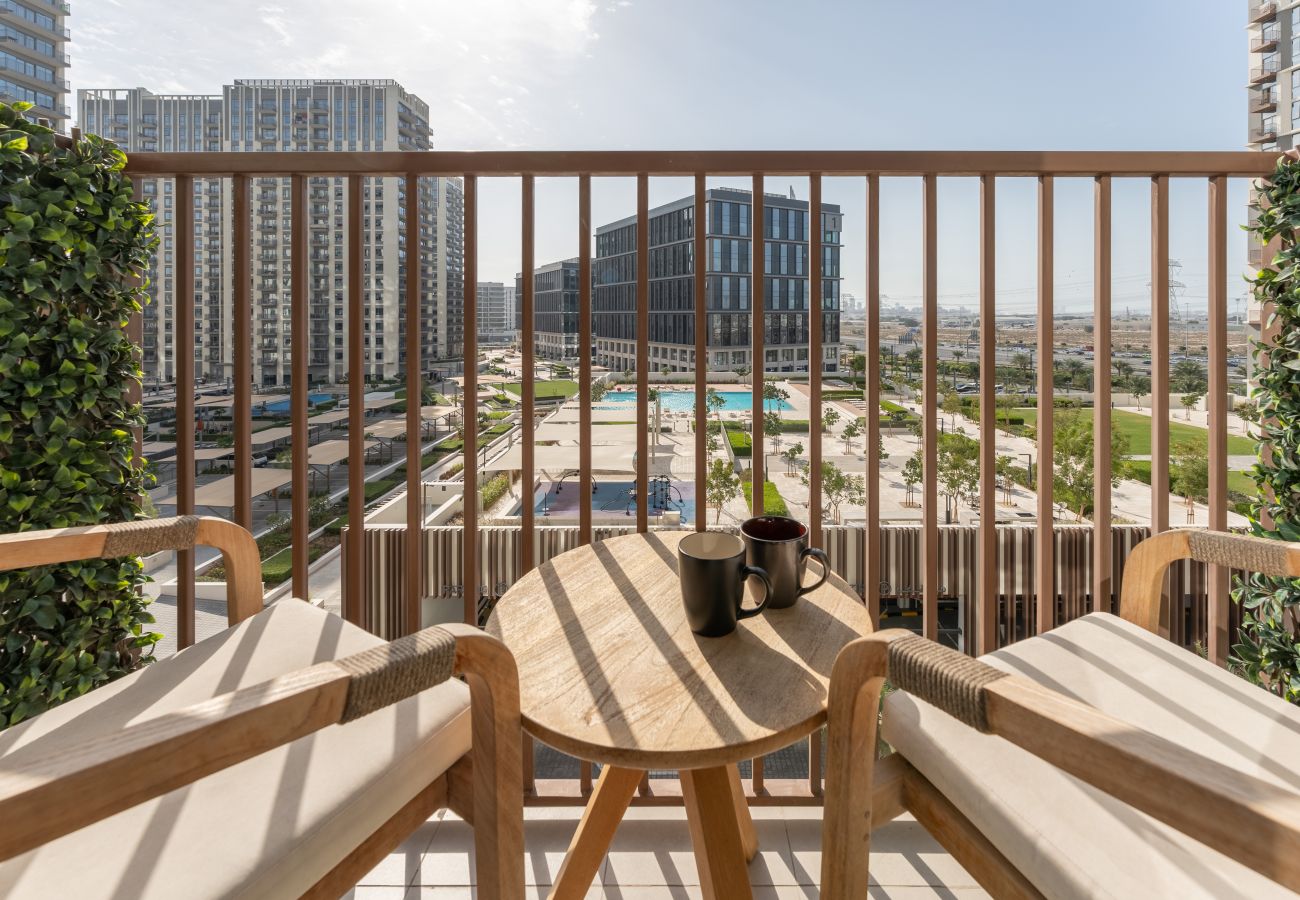 Apartamento en Dubai - Stunning Pool View | Near Park | Upscale Retreat 