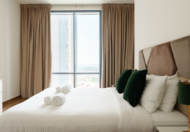 Apartamento en Dubai - Deluxe 1HAB | Piscinas de entrenamiento | Cerca del centro