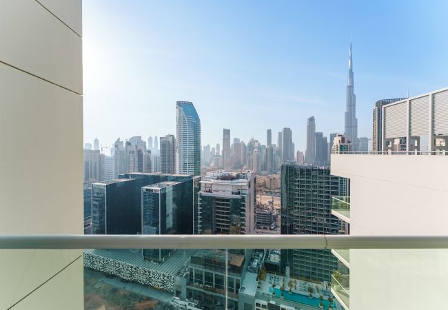 Apartamento en Dubai - Piso Alto | Cerca del transporte | Cerca del centro