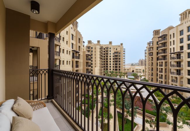 Apartamento en Dubai - Atractiva vista al patio | Contemporáneo 1 HAB