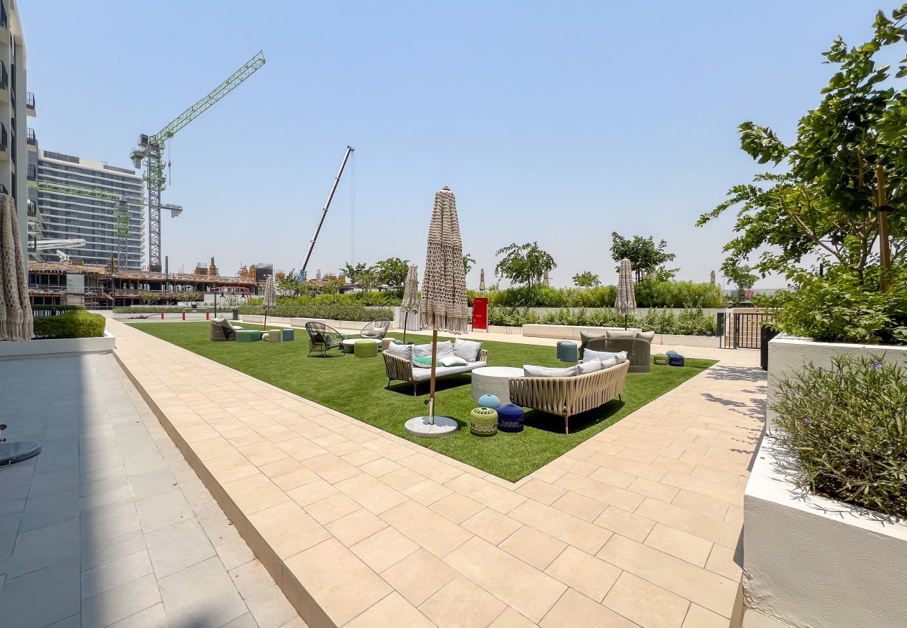 Apartamento en Dubai - Charming Amenities View | Bright and Colourful