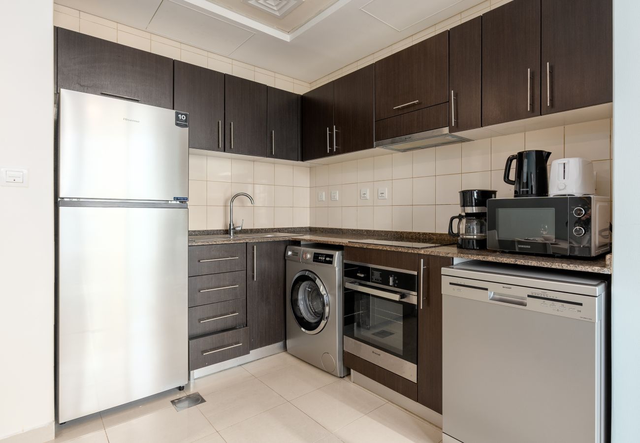 Apartamento en Dubai - Direct Access to Marina Promenade | Vibrant Studio