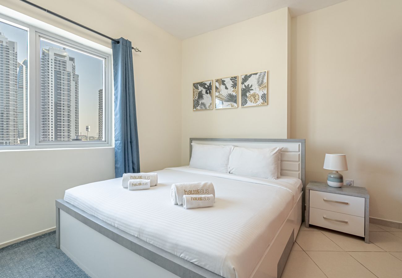 Apartamento en Dubai - Few Minutes’ Walk to Metro | Central | Spacious