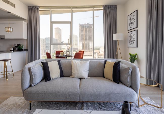 Appartement à Dubai - Spacieux | Balcon | Chic