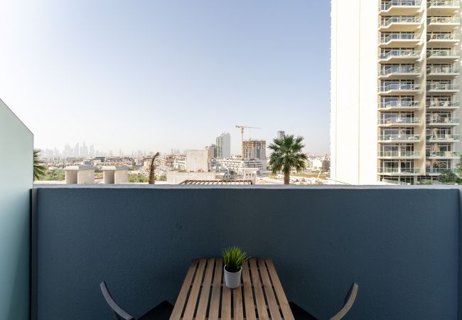 Studio à Dubai - Meubles Modernes | Balcon | Spacieux