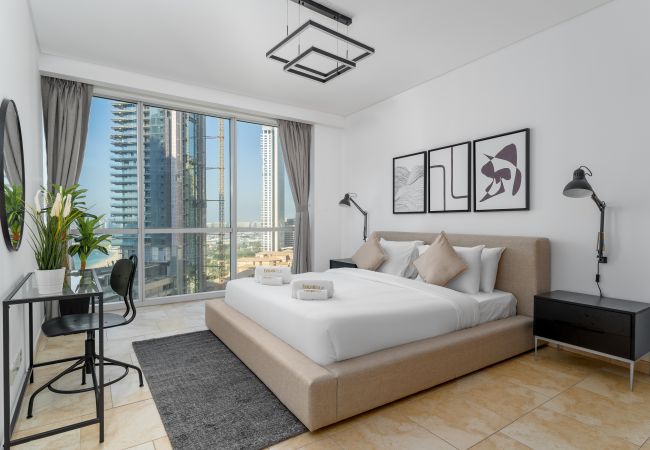 Appartement à Dubai - City and Partial Sea View | Vast | Maid's Room