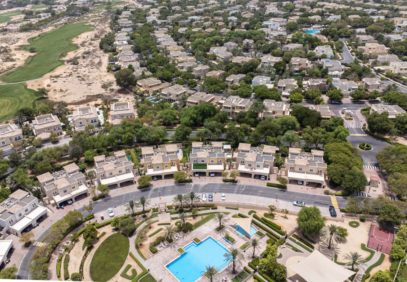 Villa à Dubai - Parfait pour les familles | Près du terrain de golf | Villa sereine