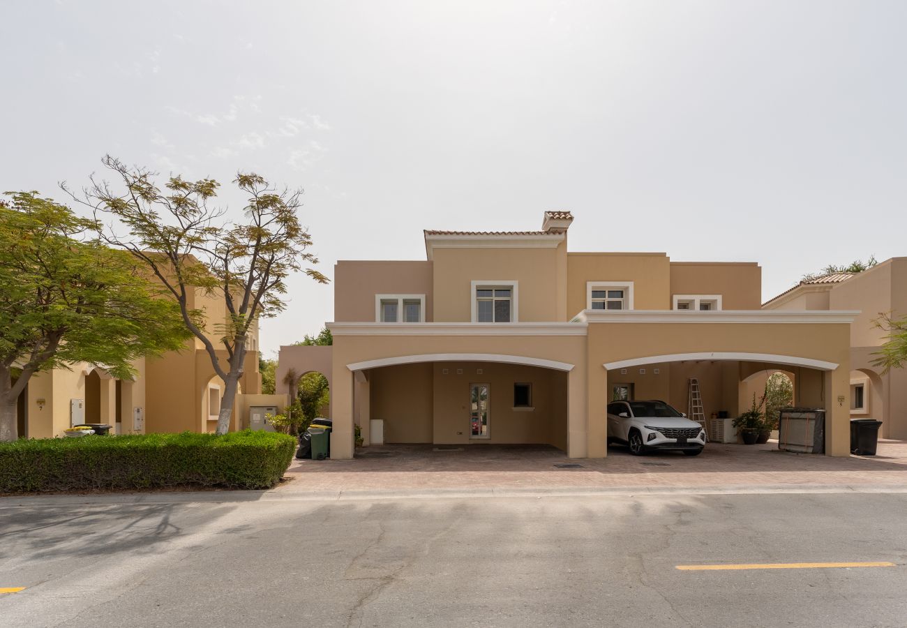 Villa à Dubai - Parfait pour les familles | Près du terrain de golf | Villa sereine