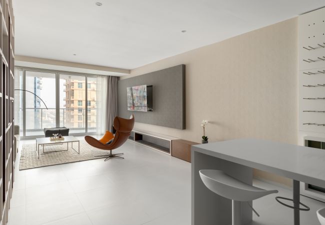 Appartement à Dubai - Luxueux 3BR | Jacuzzi privé | Chambre de bonne