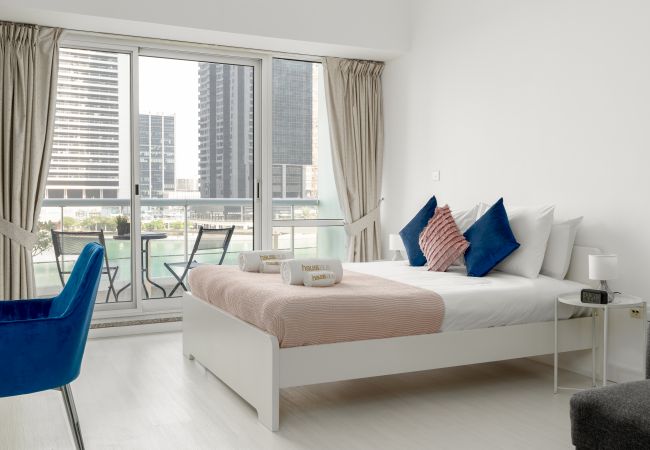 Studio à Dubai - Vue panoramique sur le lac | Studio spacieux | Confortable