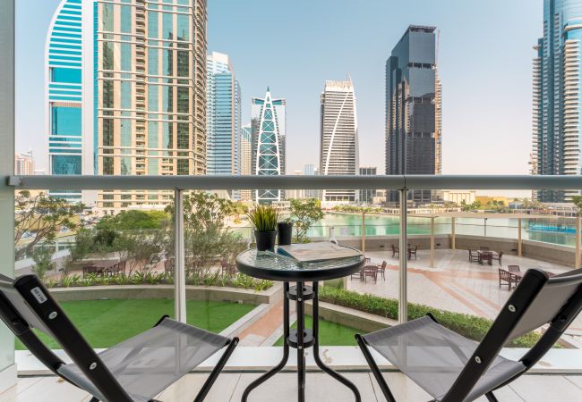 Studio à Dubai - Vue panoramique sur le lac | Studio spacieux | Confortable