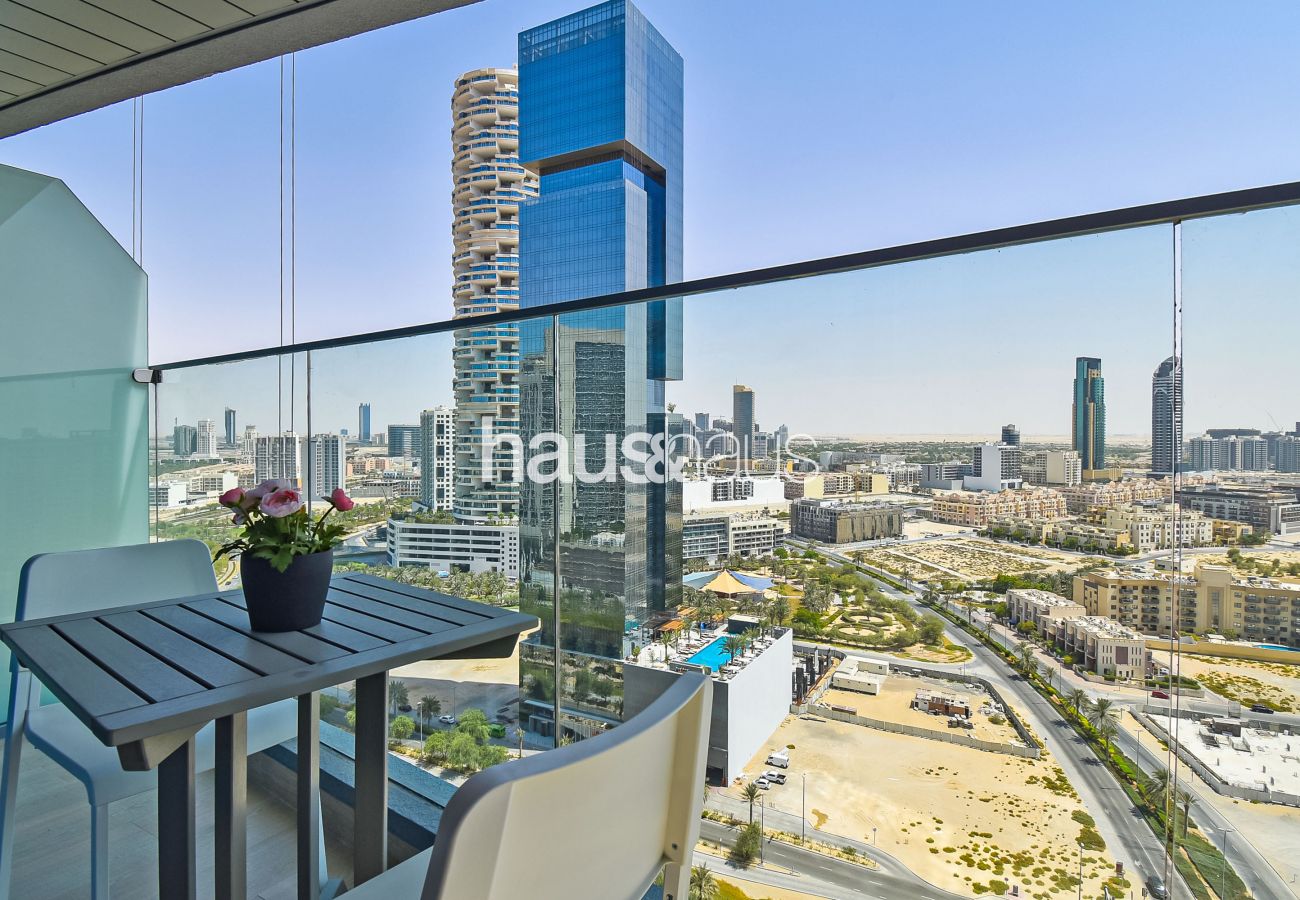 Studio in Dubai - Balcony  |  Lavish |  Large