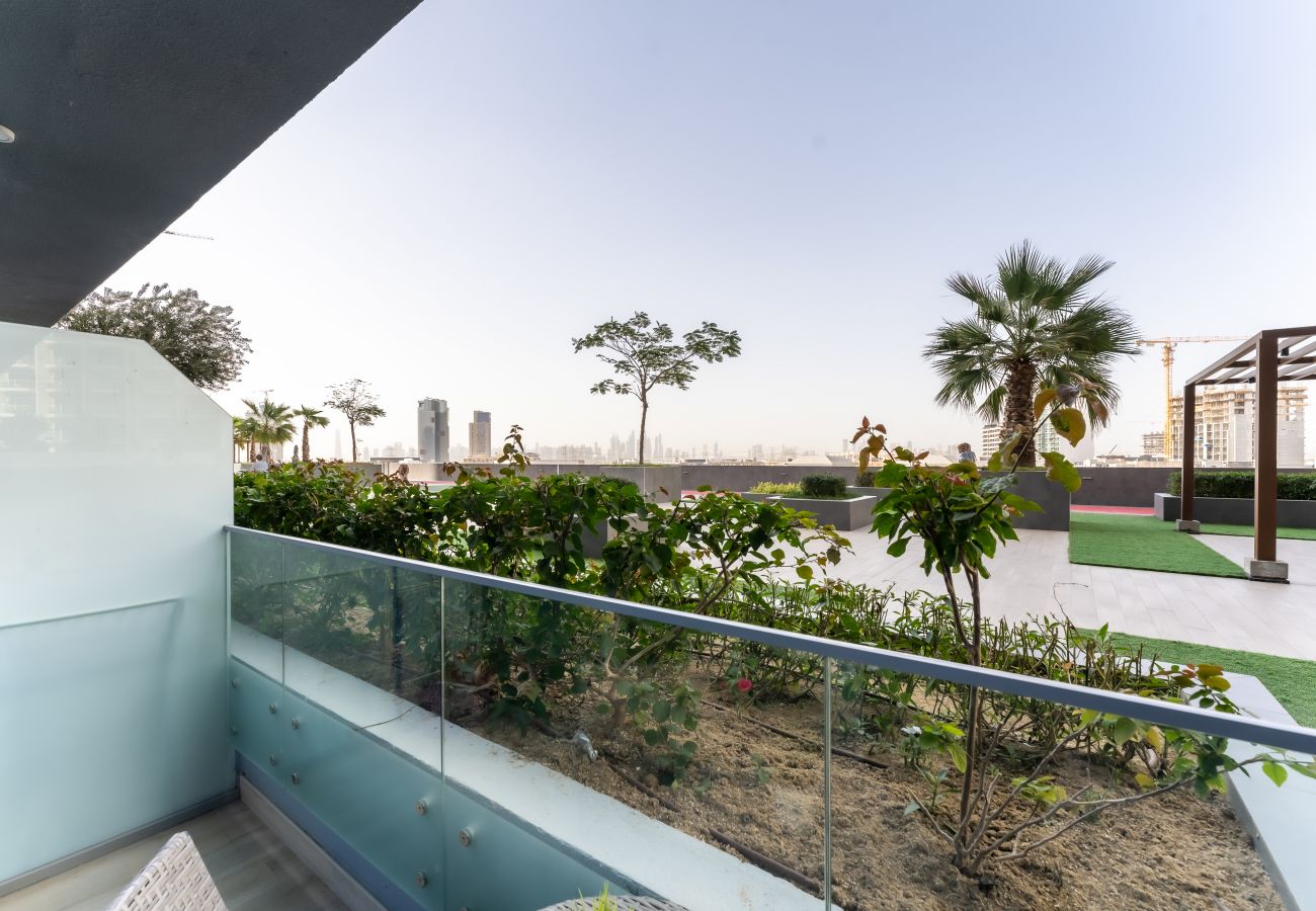 Studio in Dubai - Balcony | Homey | Pool and Gym Access