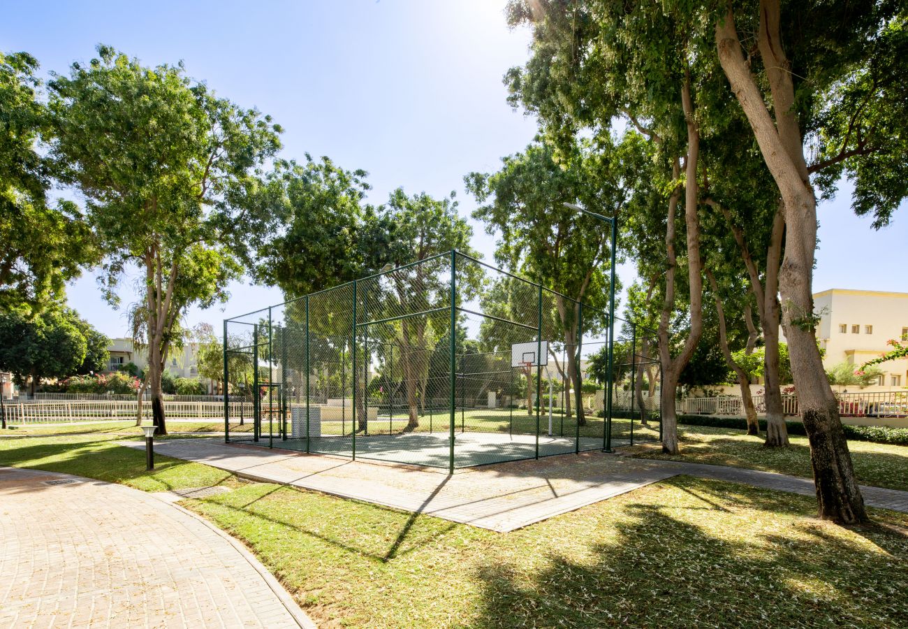Villa in Dubai - Best for Family | Private Garden | Huge