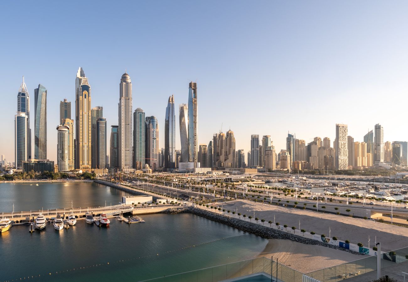 Apartment in Dubai - Beachfront | Skyline View | Luxurious