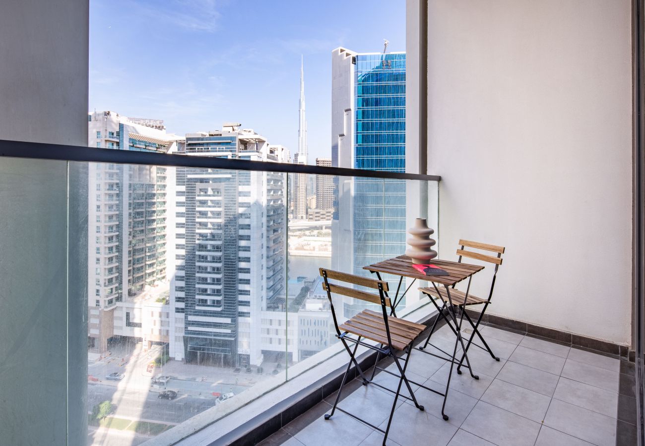 Studio in Dubai - Burj Khalifa View | Vibrant and Spacious Studio