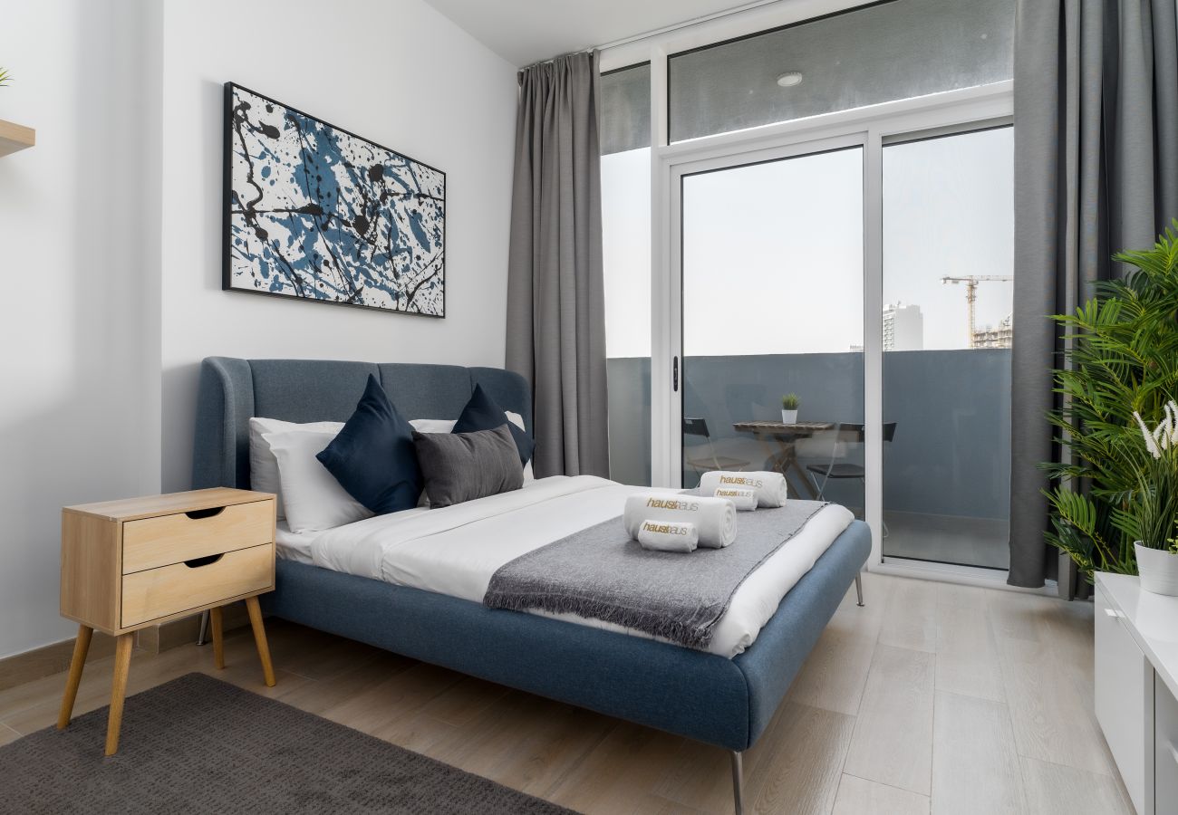 Apartment in Dubai - Modern Furniture | Balcony | Spacious