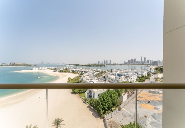 Apartment in Dubai - Spectacular Sea View | Chic | Direct Beach Access
