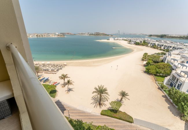 Apartment in Dubai - Spectacular Sea View | Chic | Direct Beach Access