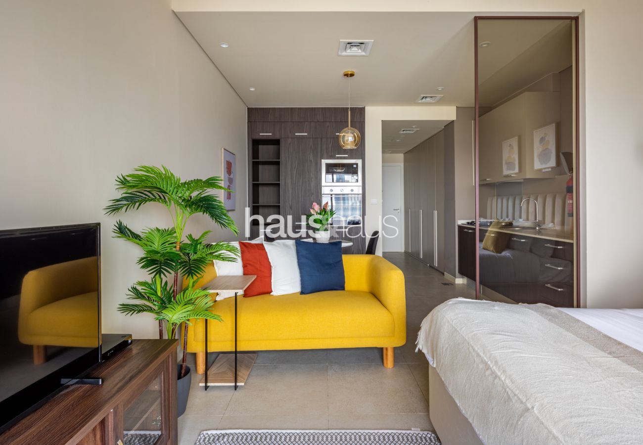 Studio in Dubai - Beautiful Facilities | Spacious Balcony | Charming